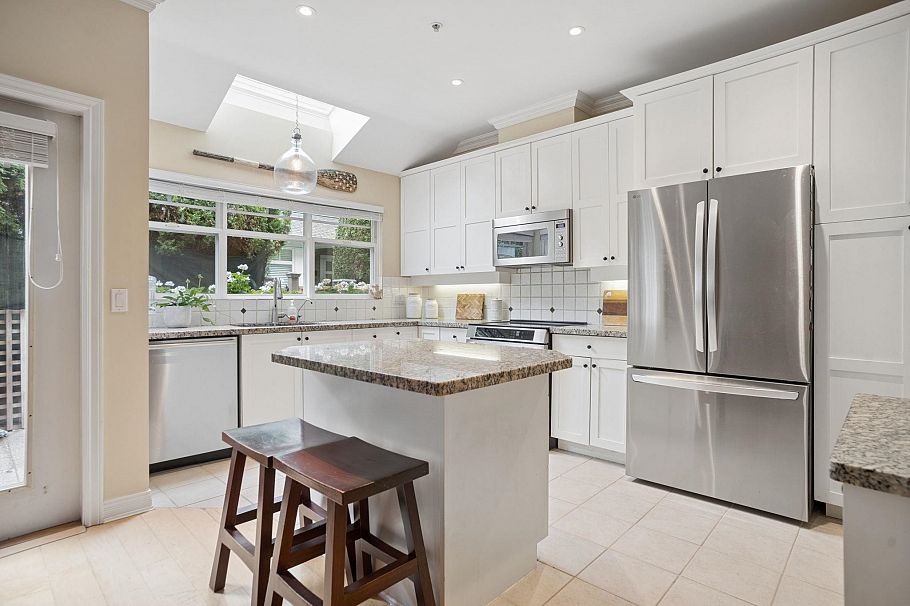5380 Larch Street Vancouver, BC - 16