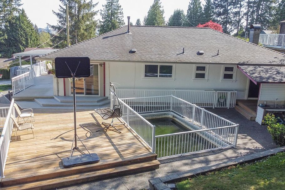1352 E 16th Street North Vancouver, BC - 18