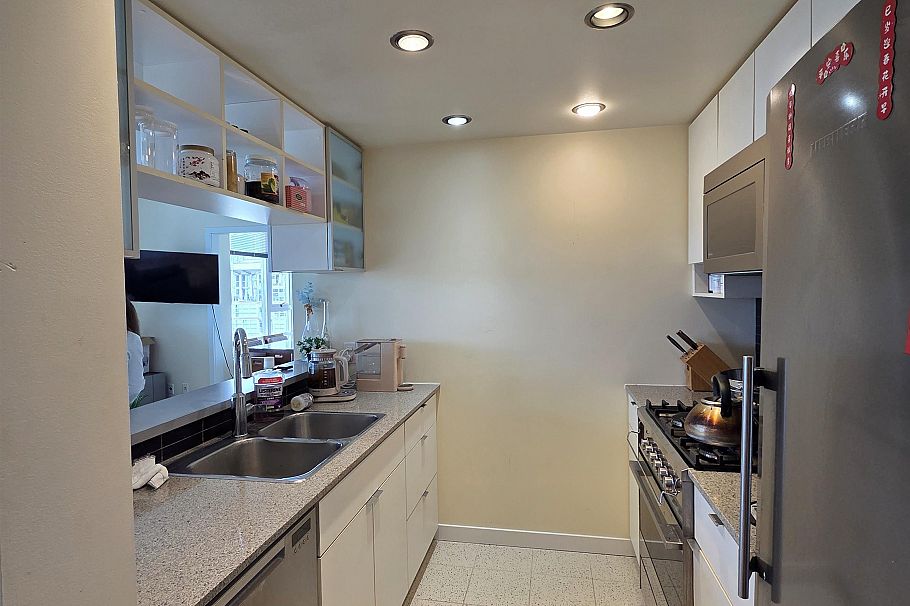 3008 939 Expo Boulevard Vancouver, BC - 3