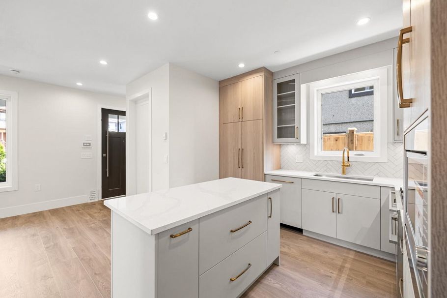 1 2528 Turner Street Vancouver, BC - 15