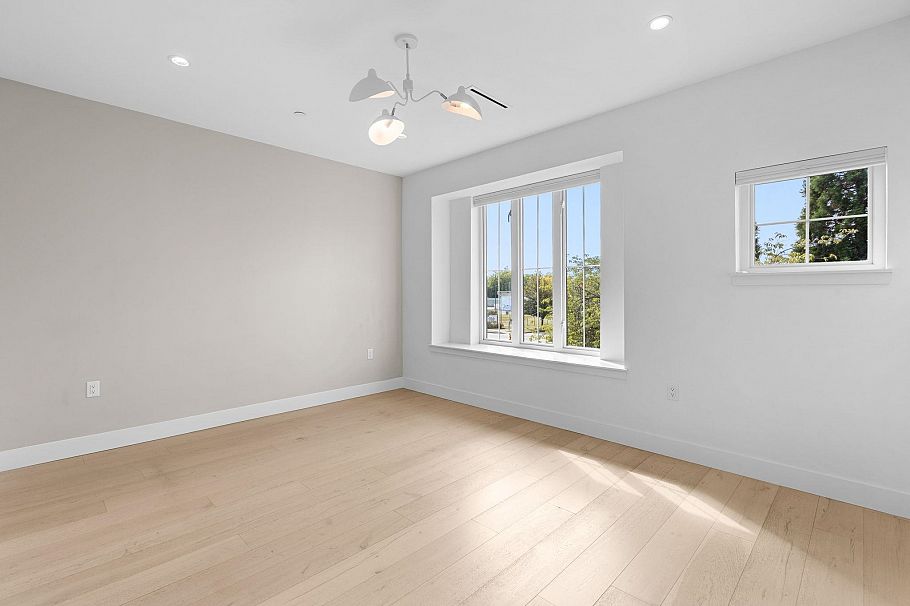 3123 W 16th Avenue Vancouver, BC - 16