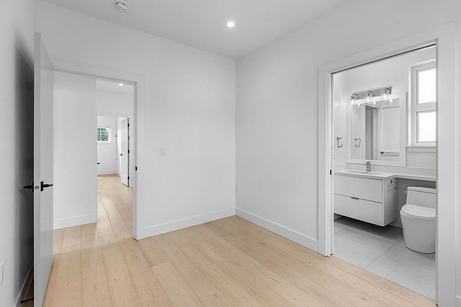 3123 W 16th Avenue Vancouver, BC - 26