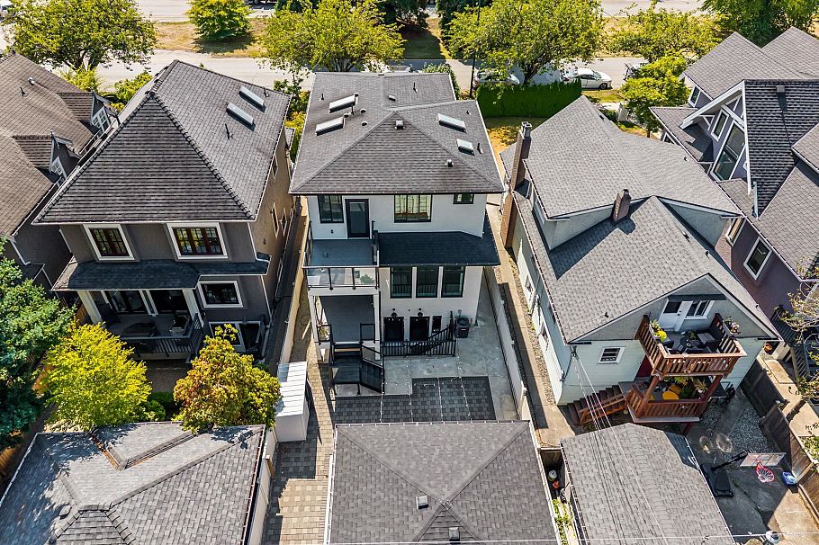 3123 W 16th Avenue Vancouver, BC - 38