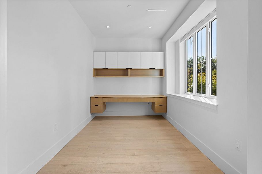 3123 W 16th Avenue Vancouver, BC - 22
