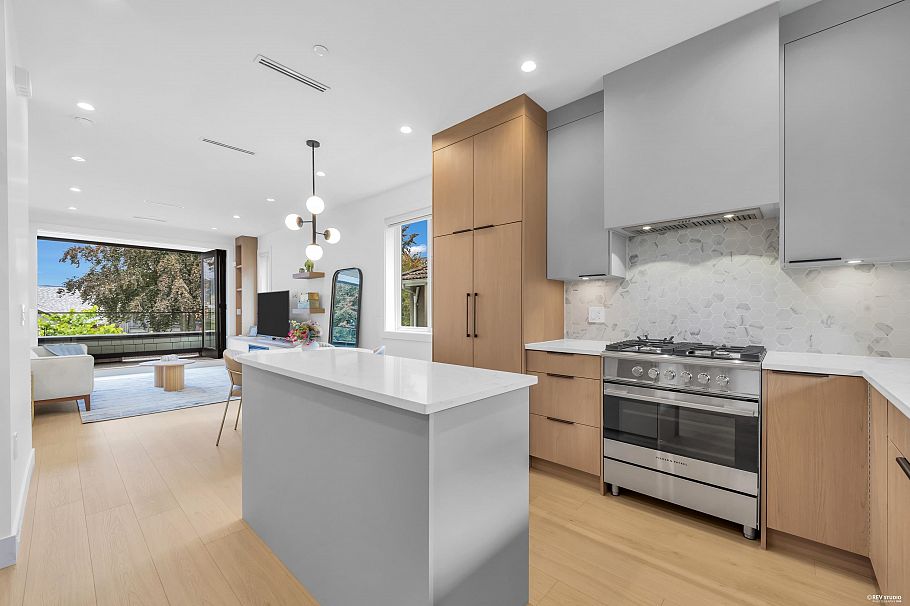 1 3436 Triumph Street Vancouver, BC - 14