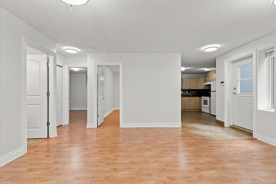 1417 Woods Drive North Vancouver, BC - 35