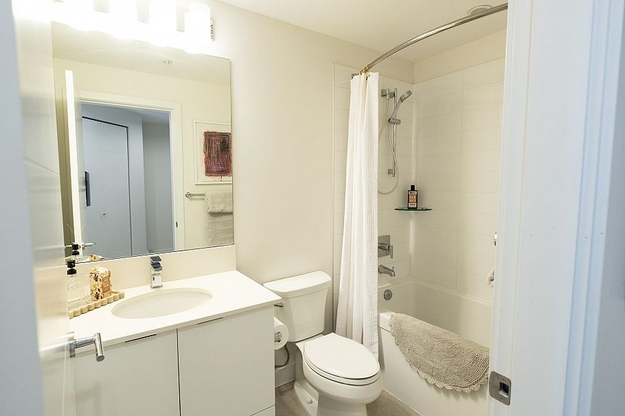 409 719 W 3rd Street North Vancouver, BC - 25