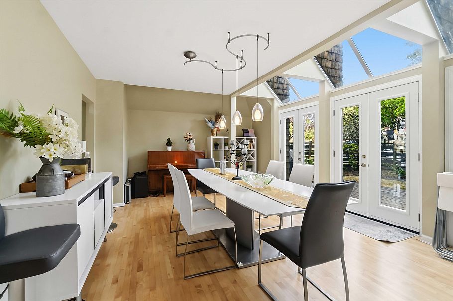 7625 Borden Street Vancouver, BC - 2