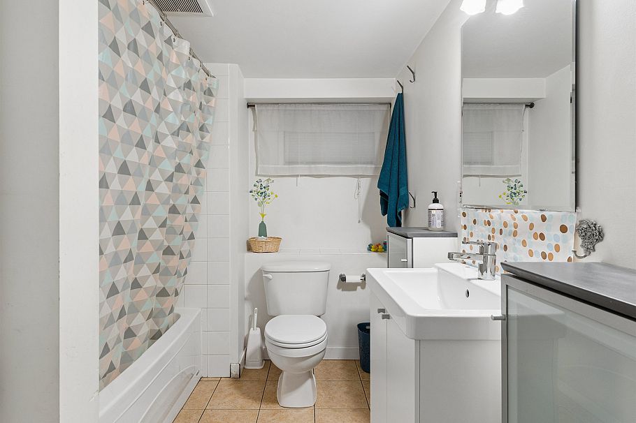 559 W 18th Avenue Vancouver, BC - 35