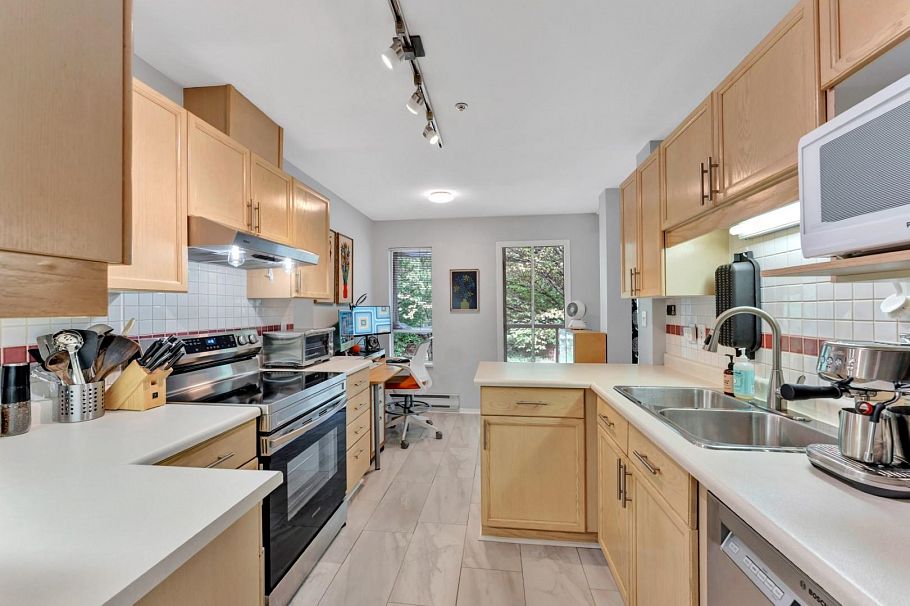 306 3400 SE Marinr Drive Vancouver, BC - 8