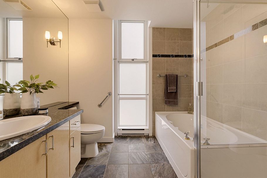 702 1099 Marinaside Crescent Vancouver, BC - 16