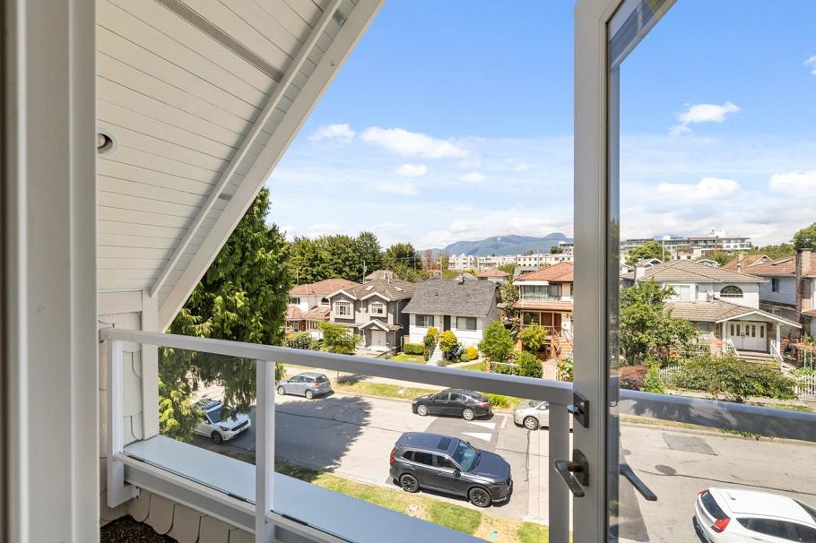 1 2528 Turner Street Vancouver, BC - 33