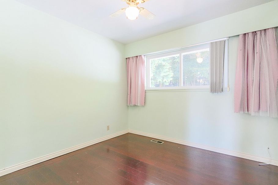 1352 E 16th Street North Vancouver, BC - 12