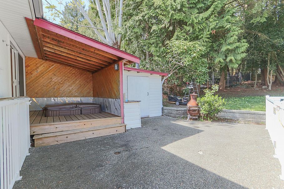 1352 E 16th Street North Vancouver, BC - 21