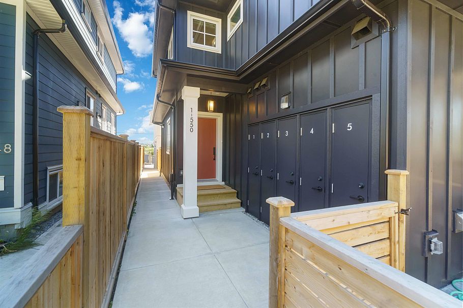 1 550 Kaslo Street Vancouver, BC - 26