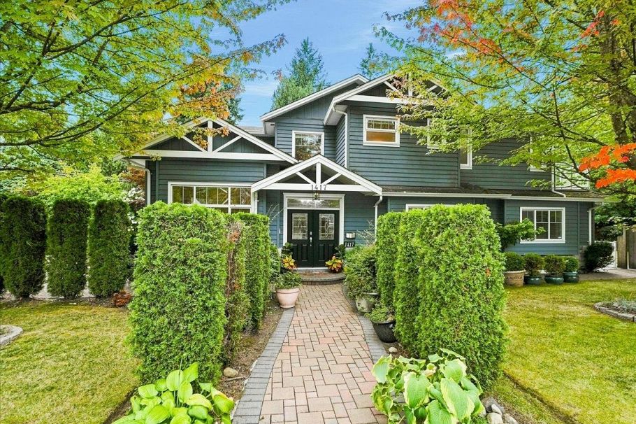 1417 Woods Drive North Vancouver, BC - 1