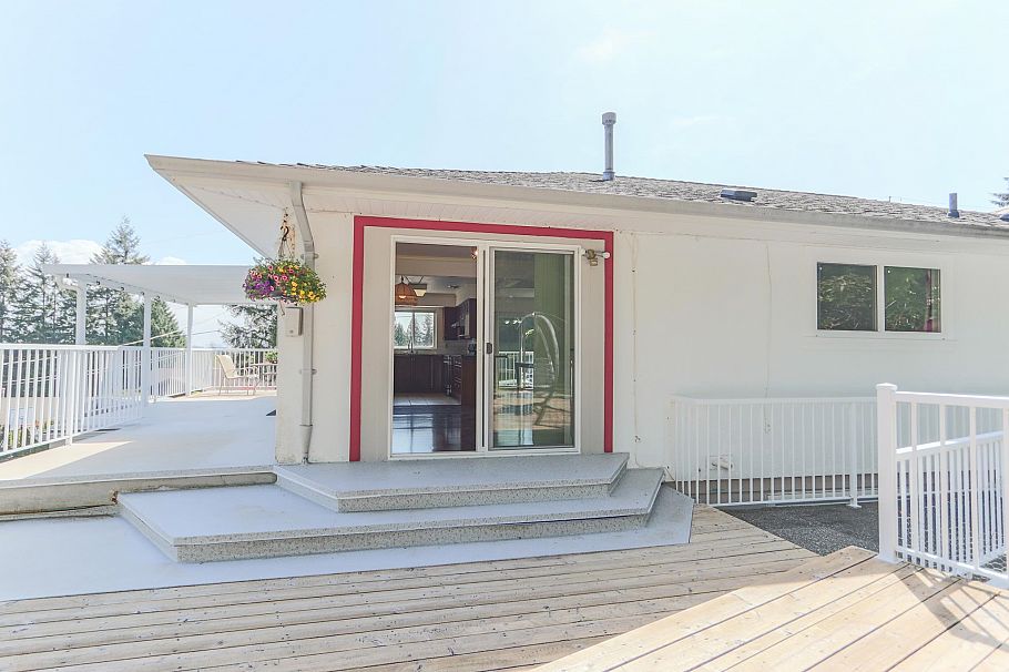 1352 E 16th Street North Vancouver, BC - 14