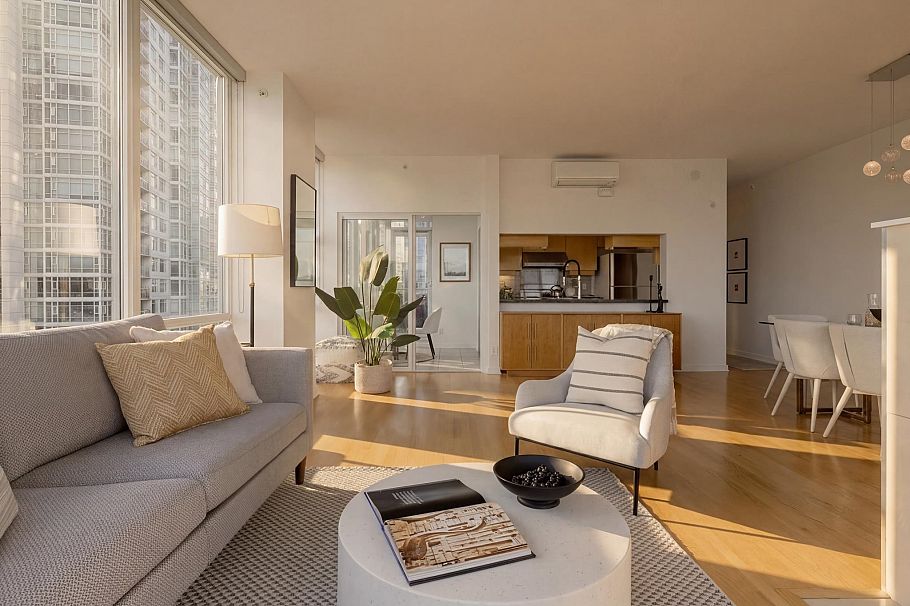 702 1099 Marinaside Crescent Vancouver, BC - 8