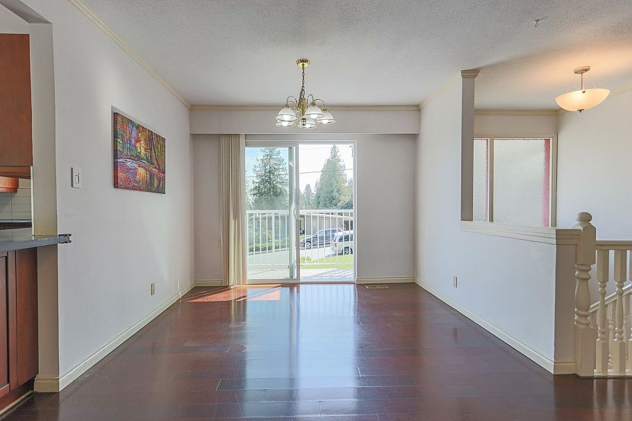 1352 E 16th Street North Vancouver, BC - 13