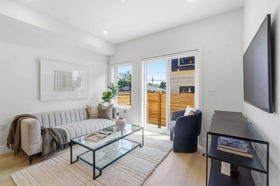 1 550 Kaslo Street Vancouver, BC - 2