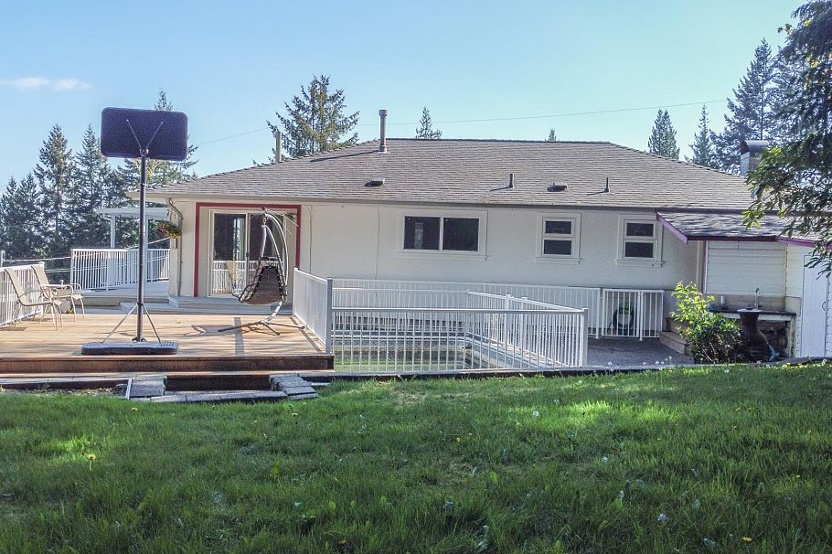 1352 E 16th Street North Vancouver, BC - 4