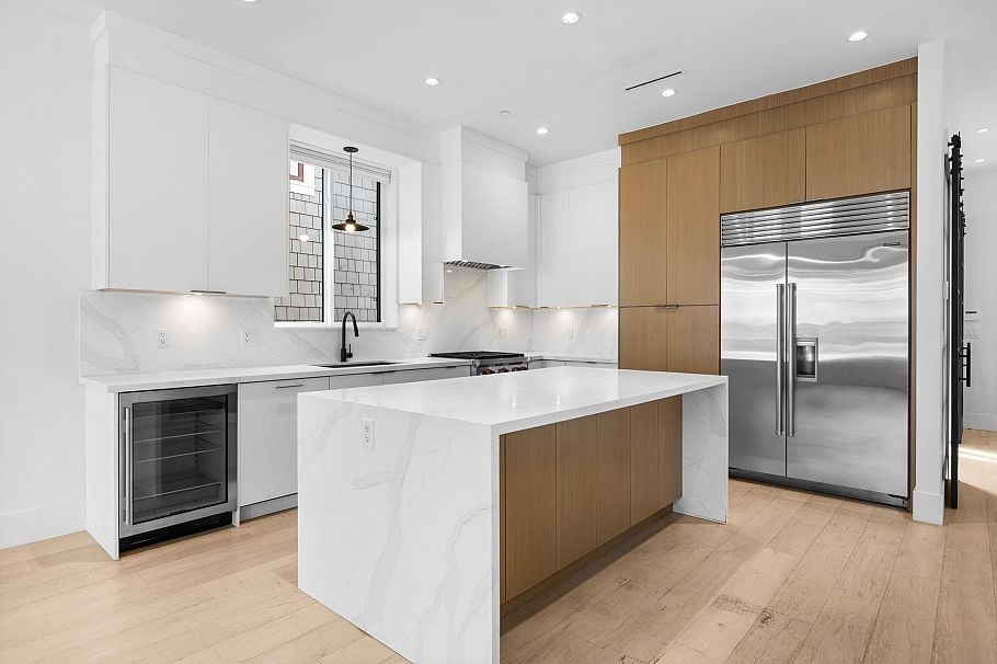 3123 W 16th Avenue Vancouver, BC - 4