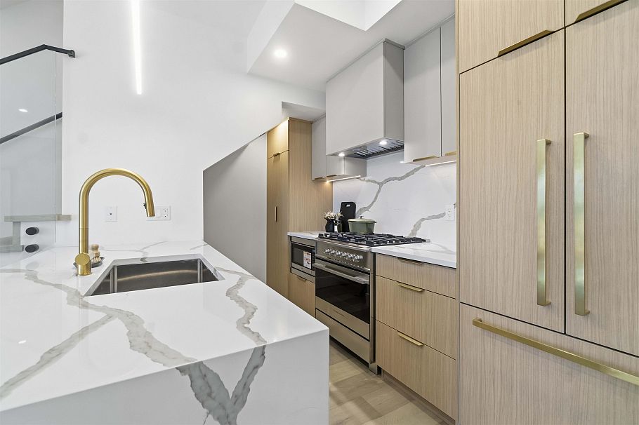 1 550 Kaslo Street Vancouver, BC - 9