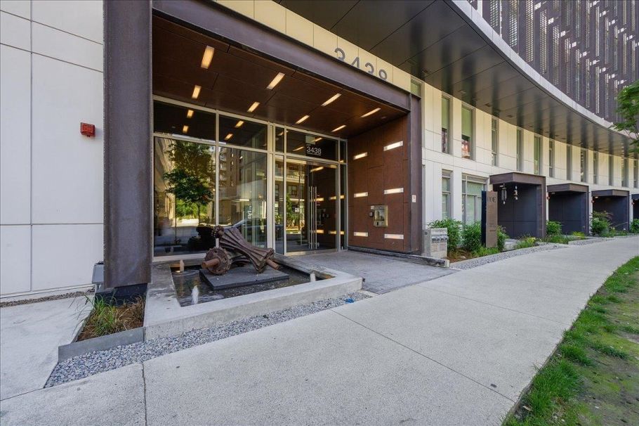 1002 3438 Sawmill Crescent Vancouver, BC - 2