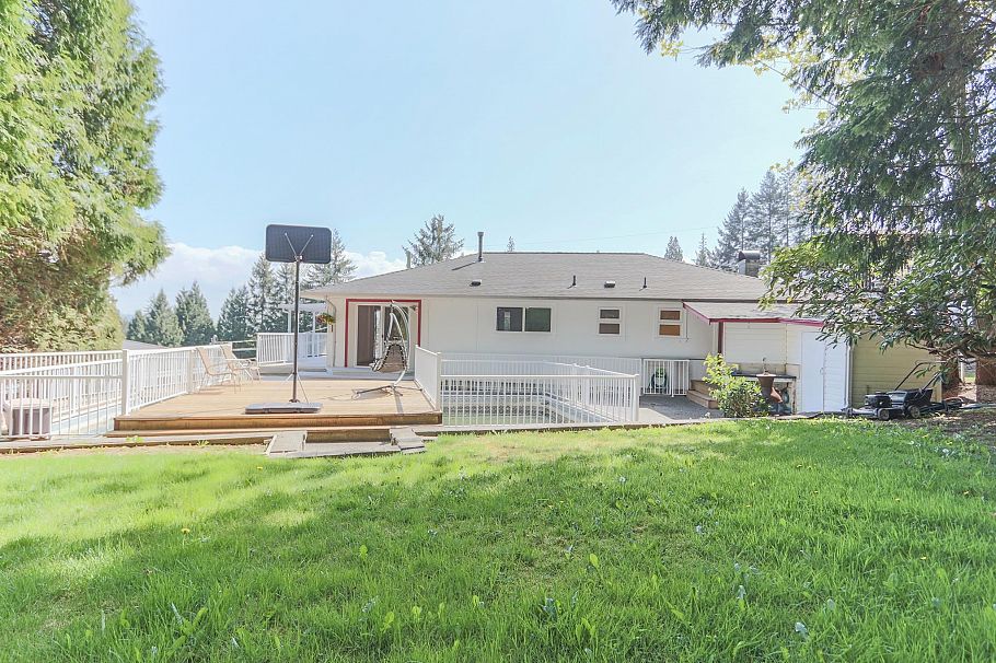 1352 E 16th Street North Vancouver, BC - 26