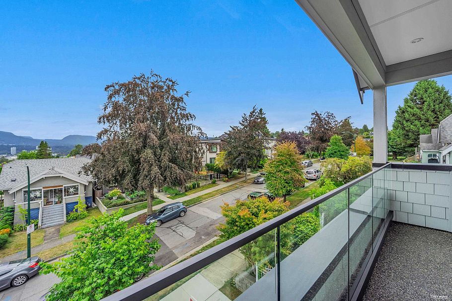1 3436 Triumph Street Vancouver, BC - 28