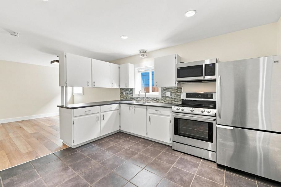 1970 Adanac Street Vancouver, BC - 36