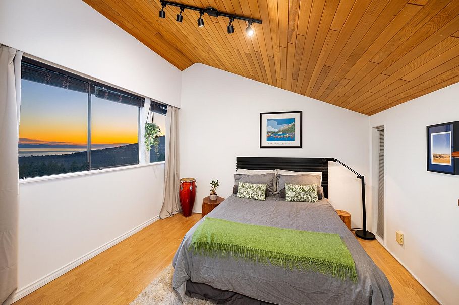 187 Rondoval Crescent North Vancouver, BC - 24