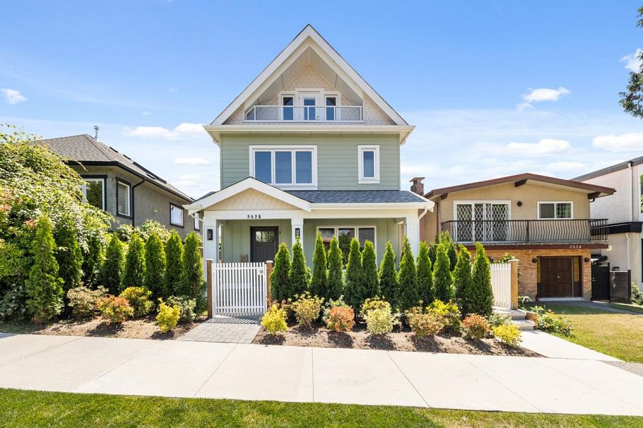 1 2528 Turner Street Vancouver, BC - 1