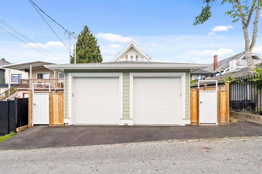 1 2528 Turner Street Vancouver, BC - 34