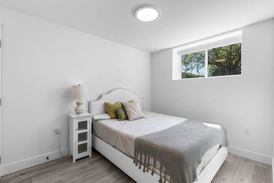 3123 W 16th Avenue Vancouver, BC - 20