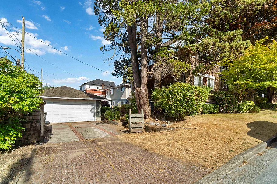 7625 Borden Street Vancouver, BC - 15