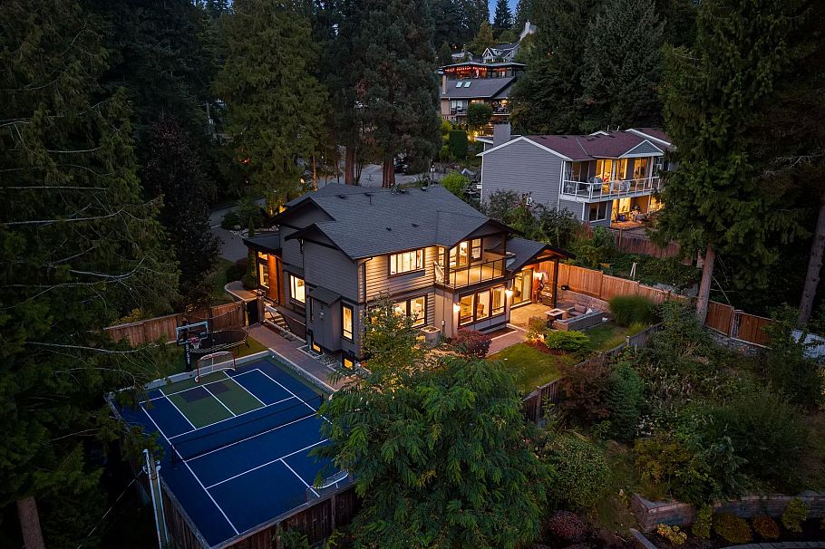 433 E Queens Road North Vancouver, BC - 35