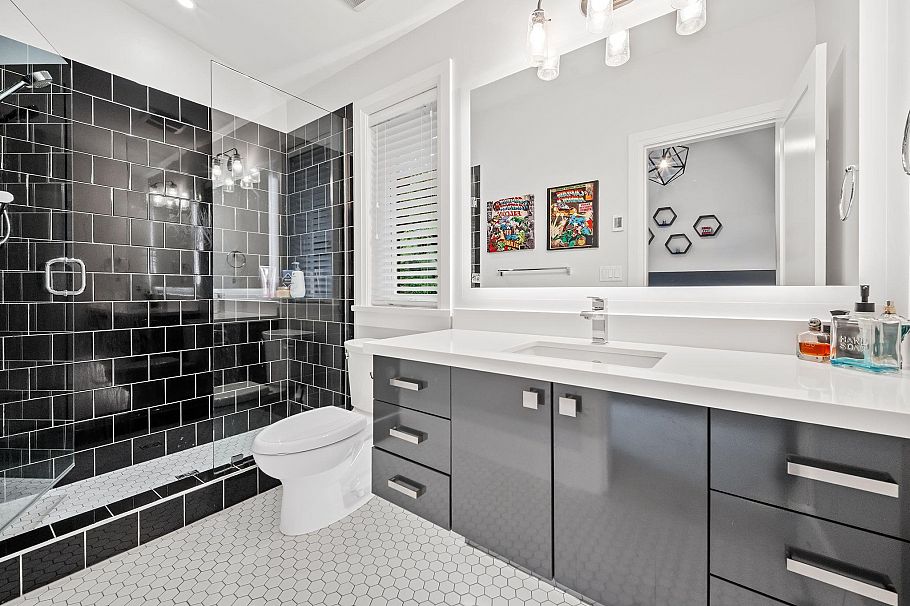 433 E Queens Road North Vancouver, BC - 22
