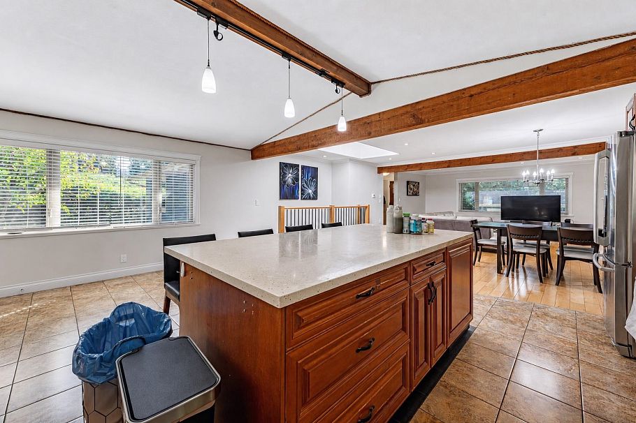 1130 Handsworth Road North Vancouver, BC - 11