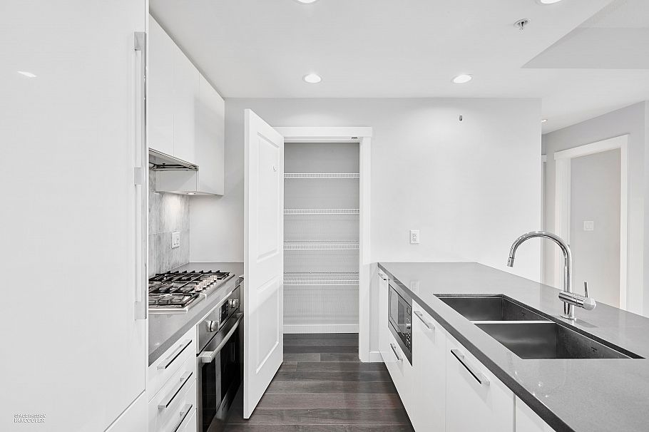 203 5638 Birney Avenue Vancouver, BC - 5