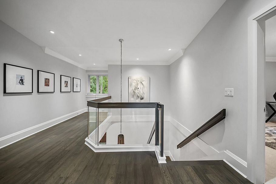 433 E Queens Road North Vancouver, BC - 18