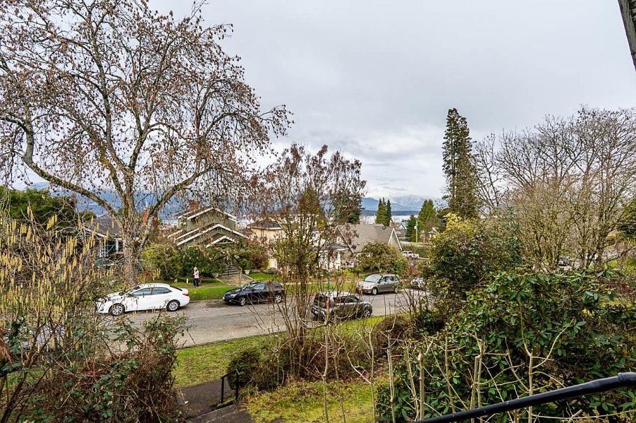 4534 W 5th Avenue Vancouver, BC - 4