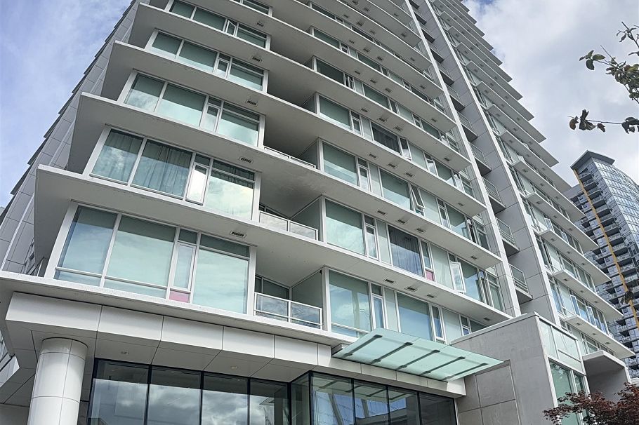 810 161 W Georgia Street Vancouver, BC - 1