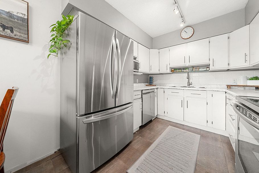1120 Wellington Drive North Vancouver, BC - 10