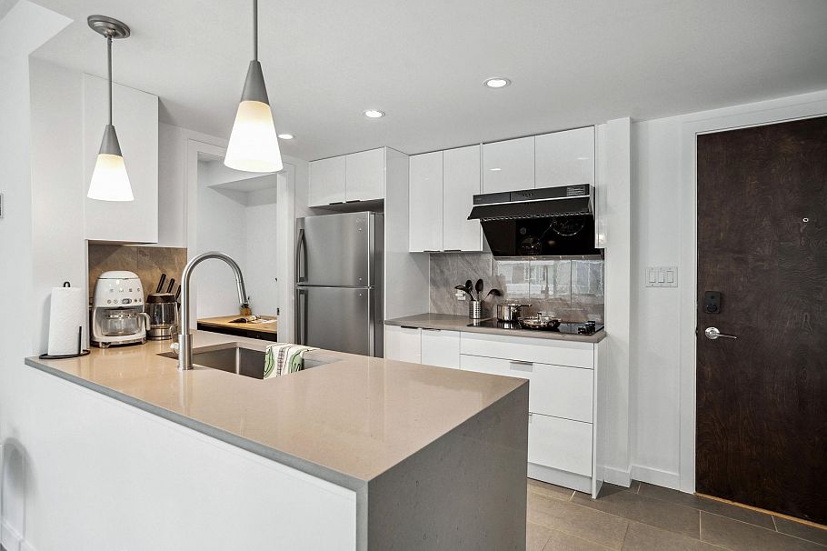 605 618 Abbott Street Vancouver, BC - 3