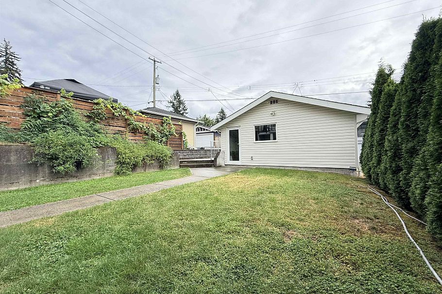 Main House 335 W 27TH STREET, North Vancouver BC V7N 2H5 North Vancouver, BC - 27