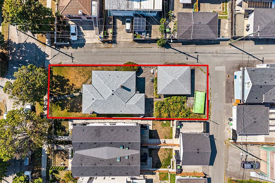 715 E 63rd Avenue Vancouver, BC - 4