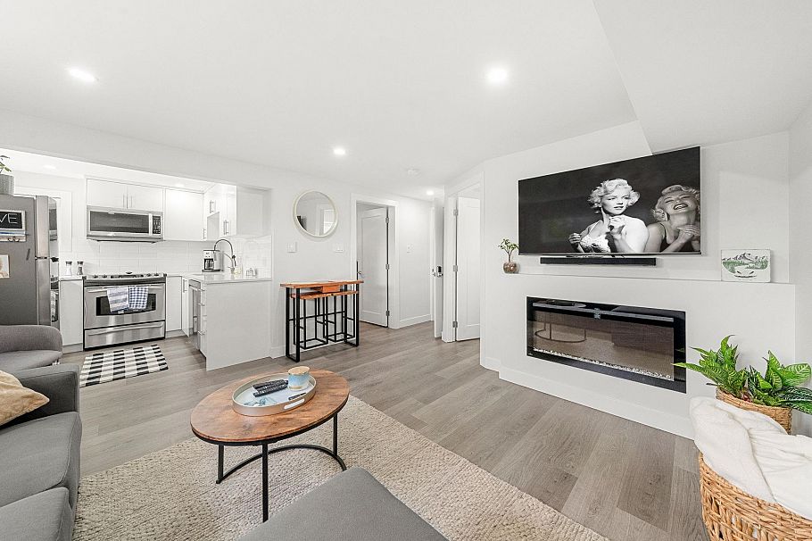 1120 Wellington Drive North Vancouver, BC - 16