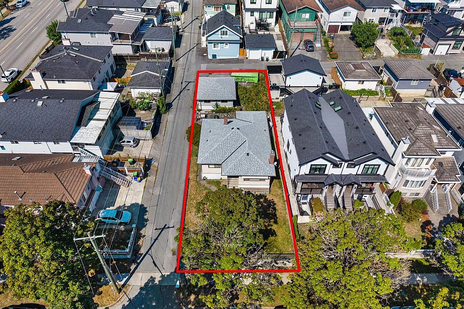 715 E 63rd Avenue Vancouver, BC - 3