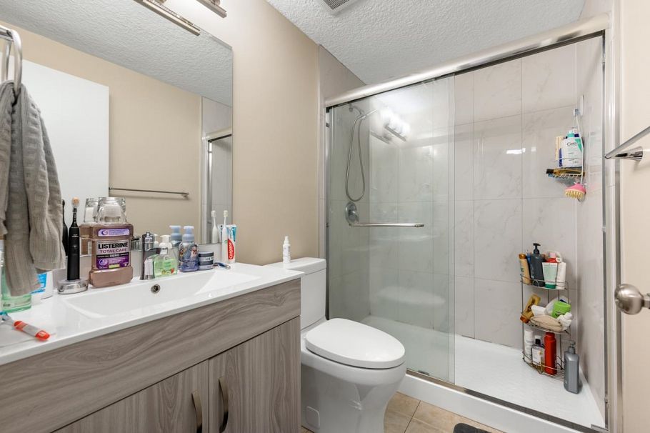 1545 W 49th Avenue Vancouver, BC - 17